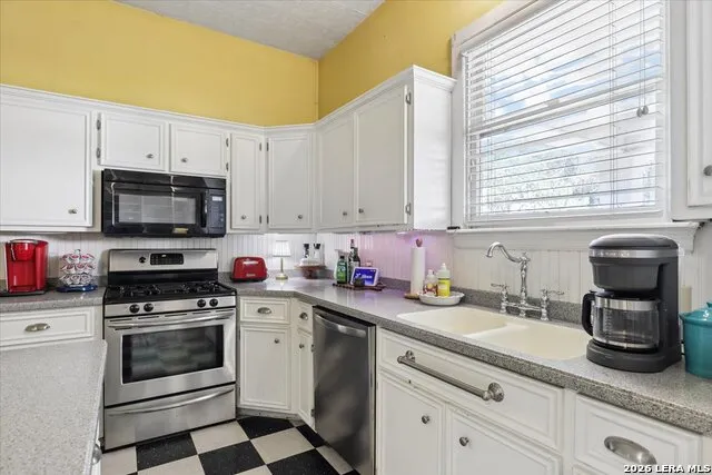 504 S MAIN ST Lockhart, TX 78644