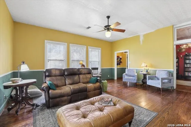 504 S MAIN ST Lockhart, TX 78644