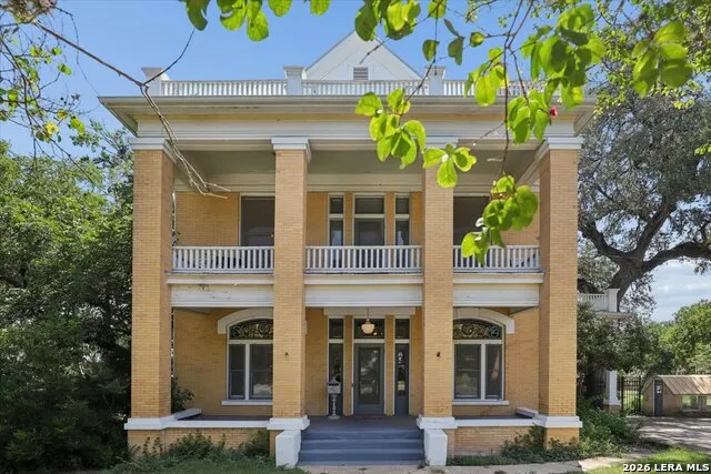 504 S MAIN ST Lockhart, TX 78644