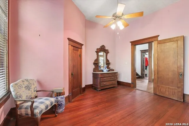 504 S MAIN ST Lockhart, TX 78644