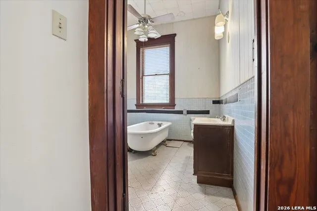 504 S MAIN ST Lockhart, TX 78644