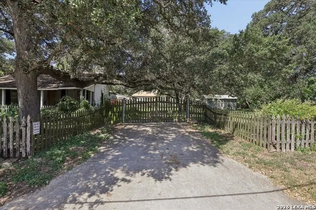 504 S MAIN ST Lockhart, TX 78644