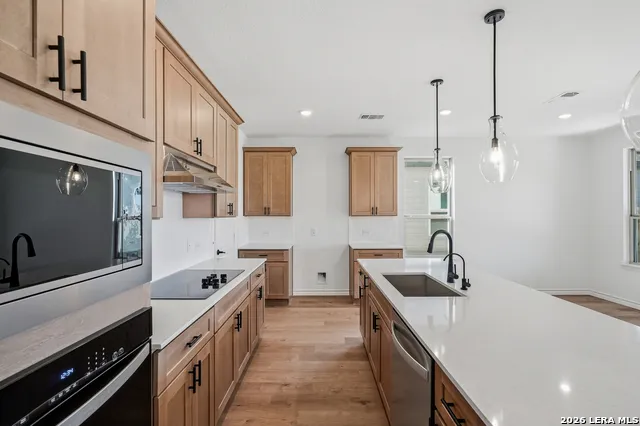 527 NIGHTINGALE AVENUE Marion, TX 78124