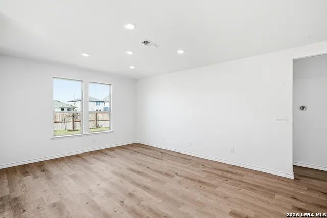 527 NIGHTINGALE AVENUE Marion, TX 78124