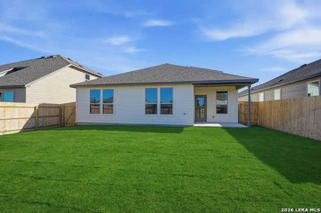 527 NIGHTINGALE AVENUE Marion, TX 78124