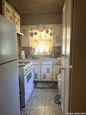 735 W HOLLYWOOD AVE San Antonio, TX 78212