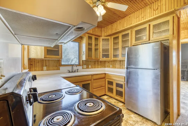 1229 Park Uvalde, TX 78801