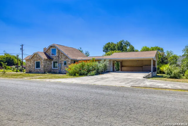 1229 Park Uvalde, TX 78801