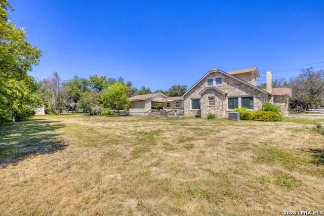 1229 Park Uvalde, TX 78801