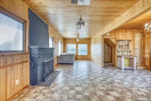 1229 Park Uvalde, TX 78801