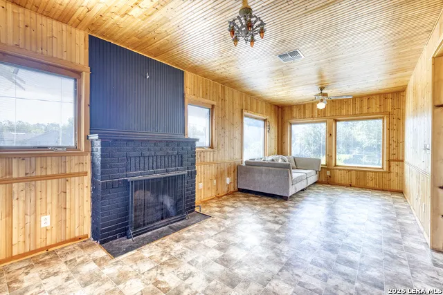 1229 Park Uvalde, TX 78801