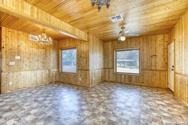 1229 Park Uvalde, TX 78801