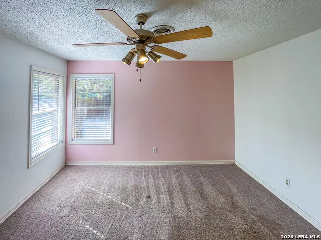 1404 E INEZ ST Beeville, TX 78102