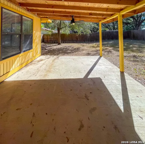 1404 E INEZ ST Beeville, TX 78102