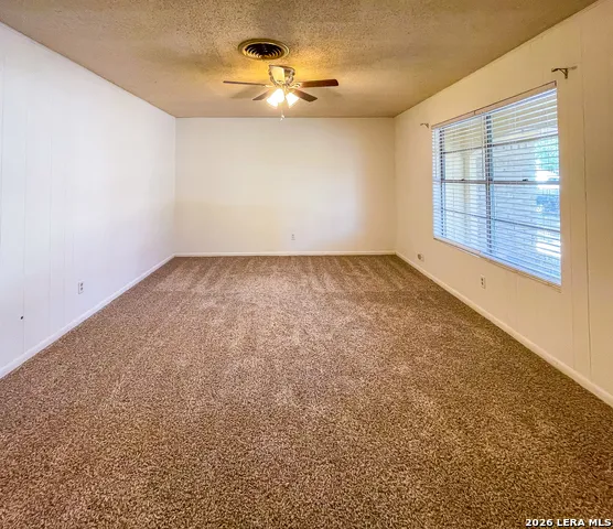 1404 E INEZ ST Beeville, TX 78102