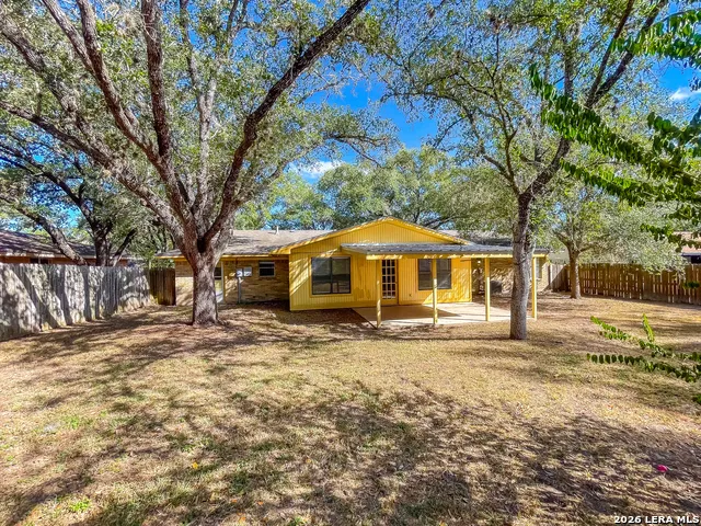 1404 E INEZ ST Beeville, TX 78102