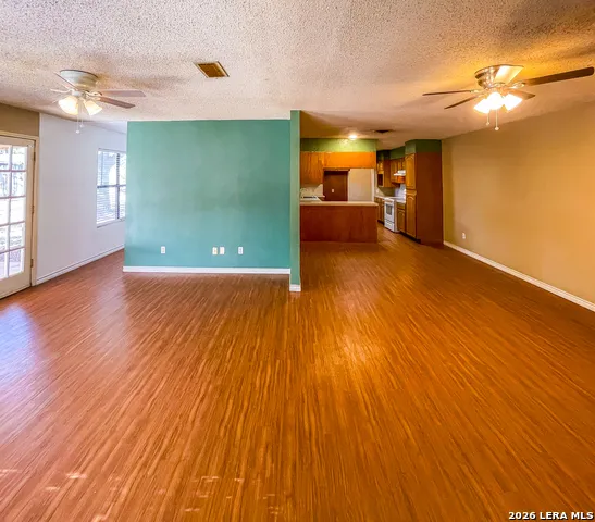 1404 E INEZ ST Beeville, TX 78102