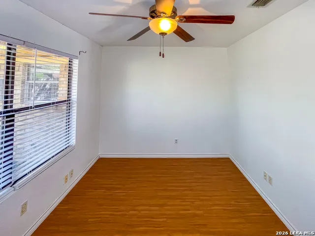 1404 E INEZ ST Beeville, TX 78102
