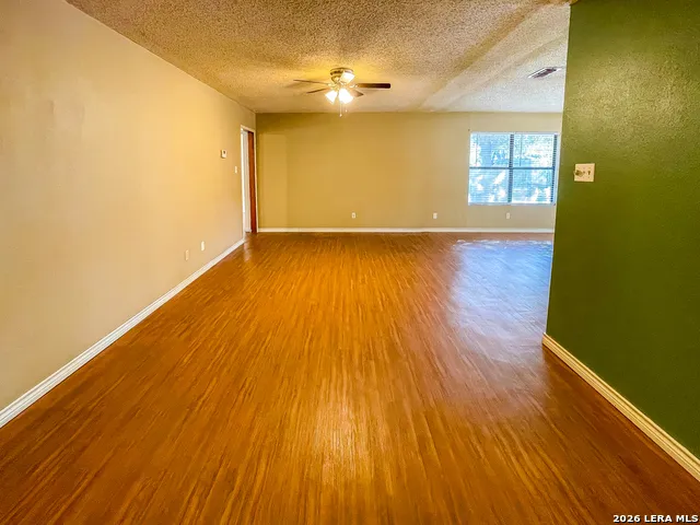 1404 E INEZ ST Beeville, TX 78102