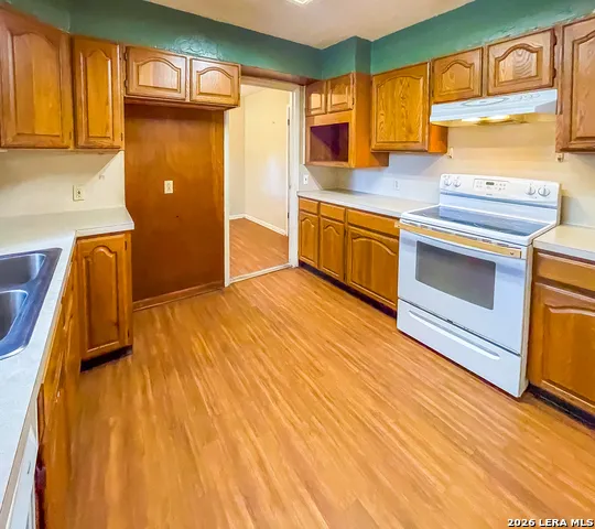 1404 E INEZ ST Beeville, TX 78102