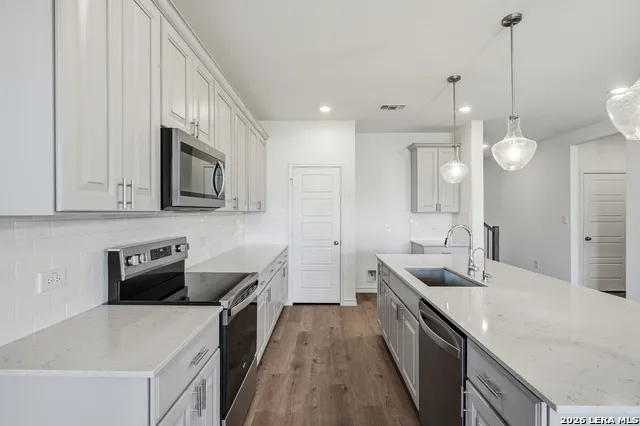 522 NIGHTINGALE AVENUE Marion, TX 78124