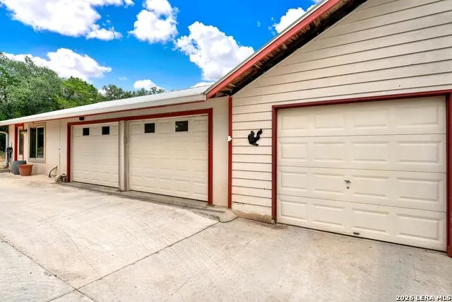 205 County Road 3501 Mico, TX 78056
