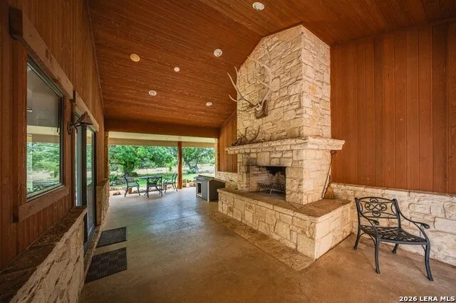 118 RE RANCH RD Kerrville, TX 78028