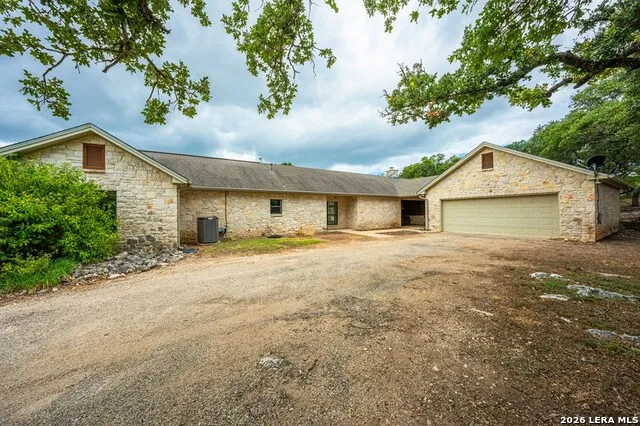 118 RE RANCH RD Kerrville, TX 78028