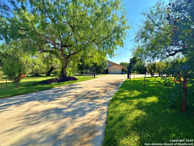 508 Lagunillas Charlotte, TX 78011