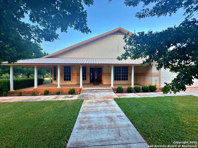 508 Lagunillas Charlotte, TX 78011