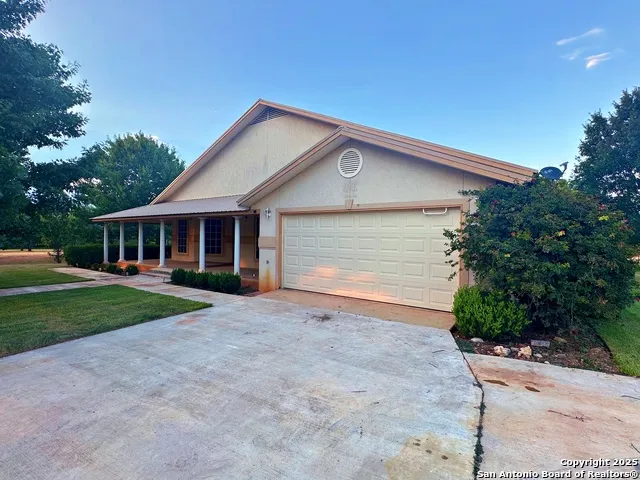 508 Lagunillas Charlotte, TX 78011