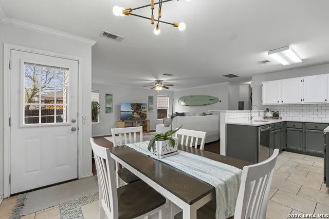 11911 Ghostbridge Helotes, TX 78023