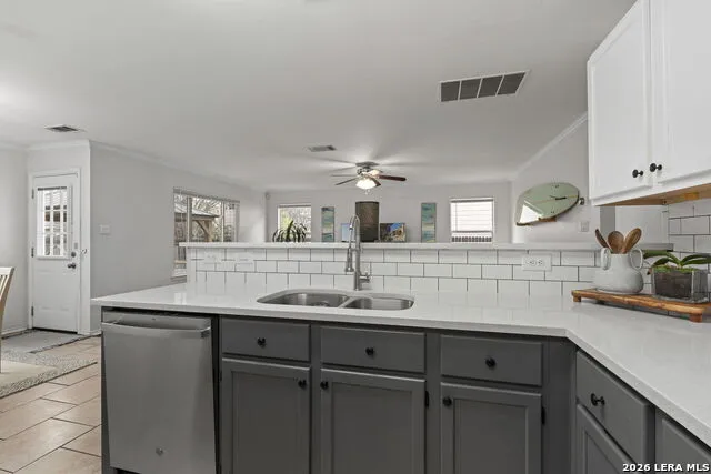 11911 Ghostbridge Helotes, TX 78023