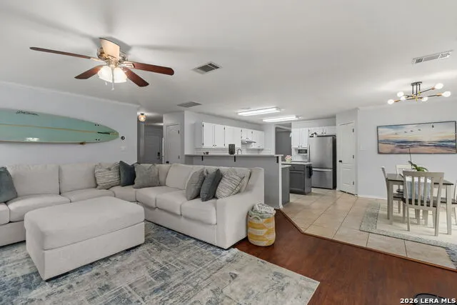11911 Ghostbridge Helotes, TX 78023