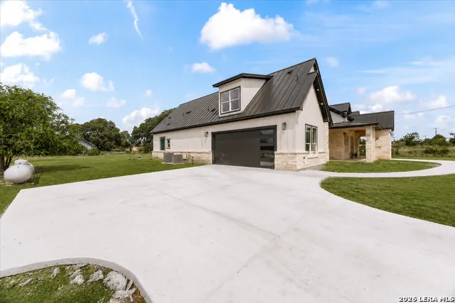 1438 Bottle Springs Rd Bandera, TX 78003