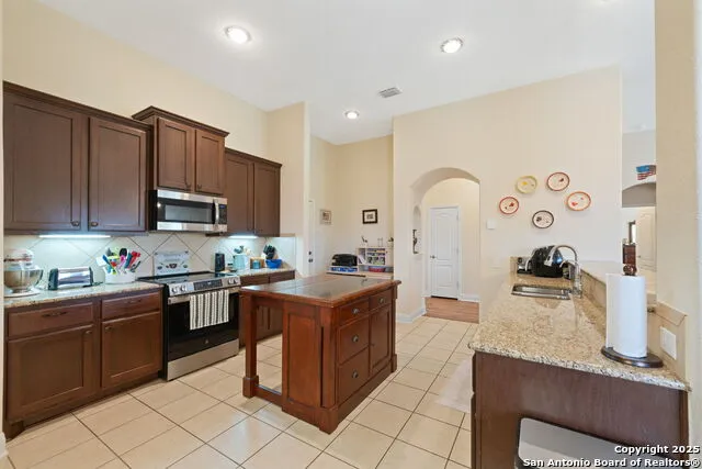 6963 Hallie Heights Schertz, TX 78154