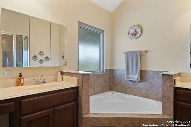 6963 Hallie Heights Schertz, TX 78154