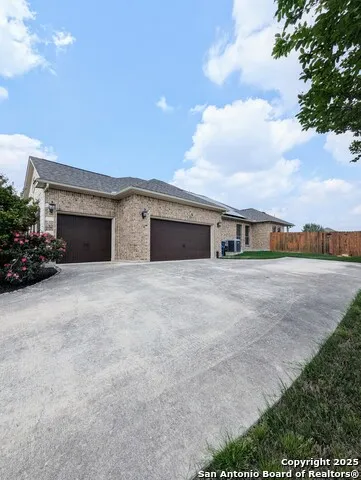 6963 Hallie Heights Schertz, TX 78154