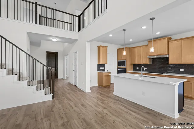 179 Annette Dr Castroville, TX 78009