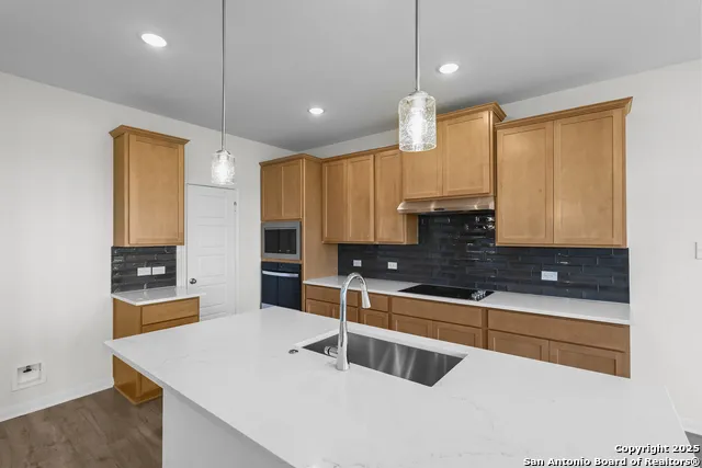 179 Annette Dr Castroville, TX 78009
