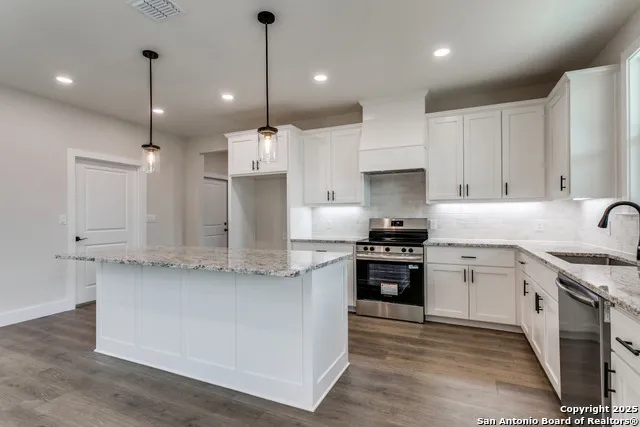 1140 Yaupon Fischer, TX 78623