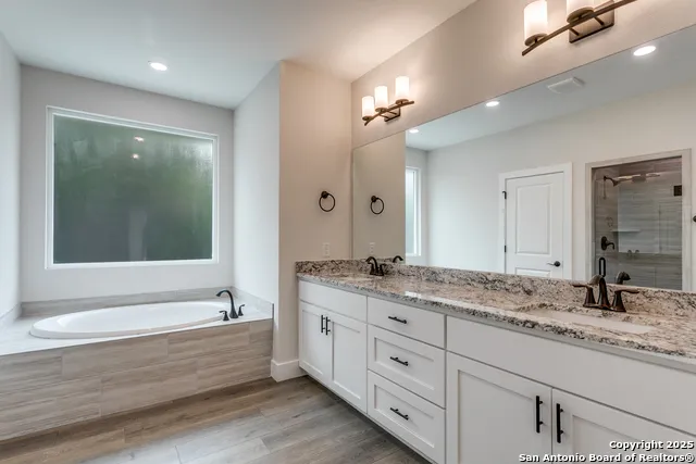 1140 Yaupon Fischer, TX 78623