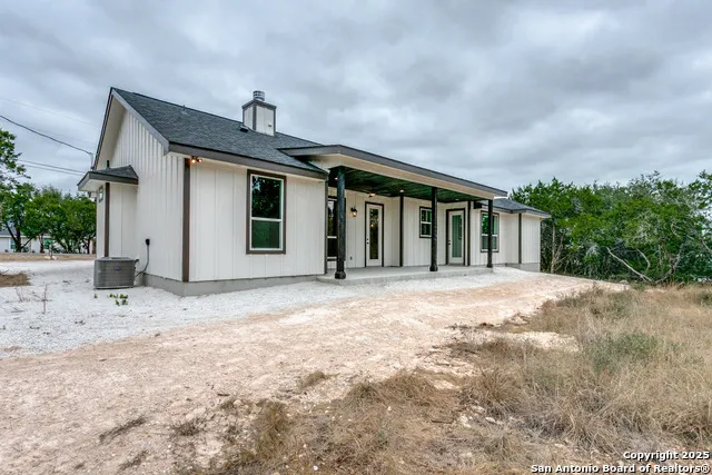 1140 Yaupon Fischer, TX 78623