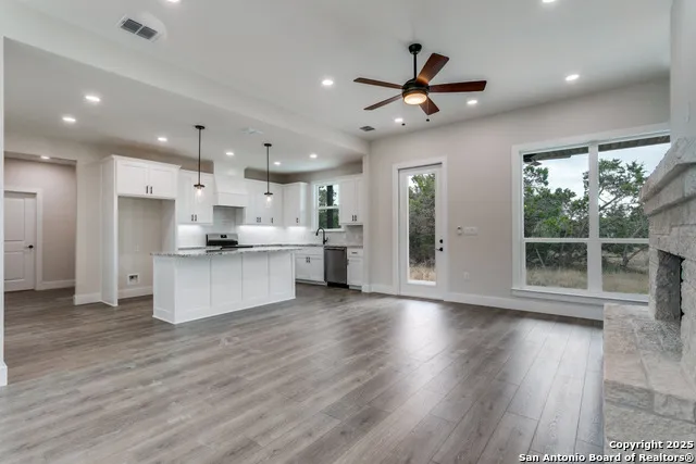 1140 Yaupon Fischer, TX 78623