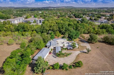 901 RIVER RD