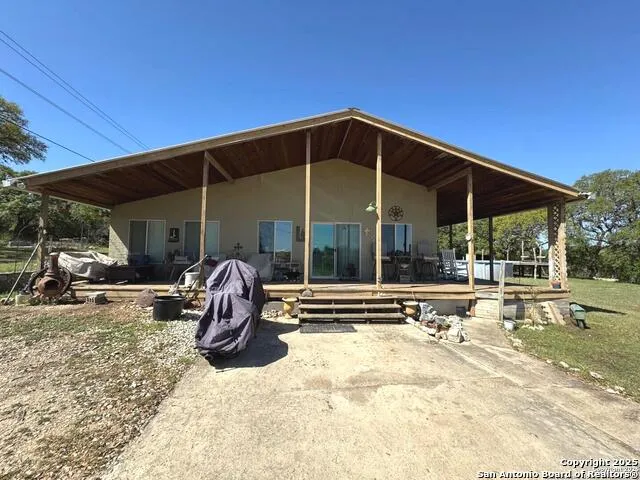 2485 Bump Gate Pipe Creek, TX 78063