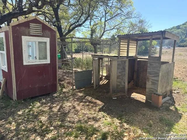 2485 Bump Gate Pipe Creek, TX 78063
