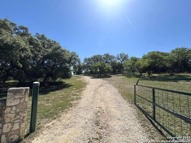 2485 Bump Gate Pipe Creek, TX 78063