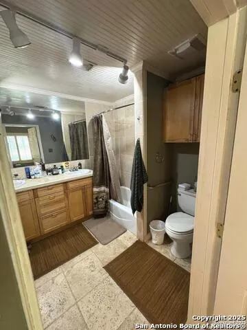 2485 Bump Gate Pipe Creek, TX 78063