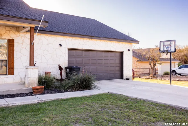 803 RIVER RANCH DR Bandera, TX 78003